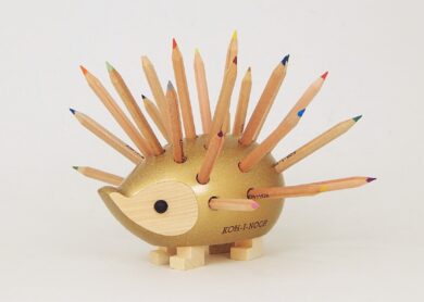 ježek malý dřevěný s pastelkami zlatý  (9960M24007KK)
